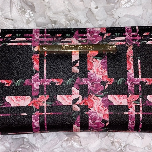 Betsey Johnson Floral Large Zip Around Wallet NWT - Picture 2 of 7